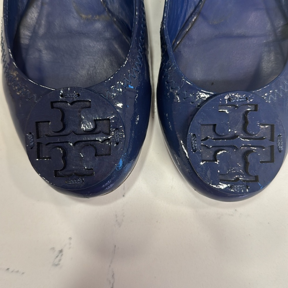 Tory Burch Navy Patent Minnie Travel Ballet Flats - Picture 2 of 4